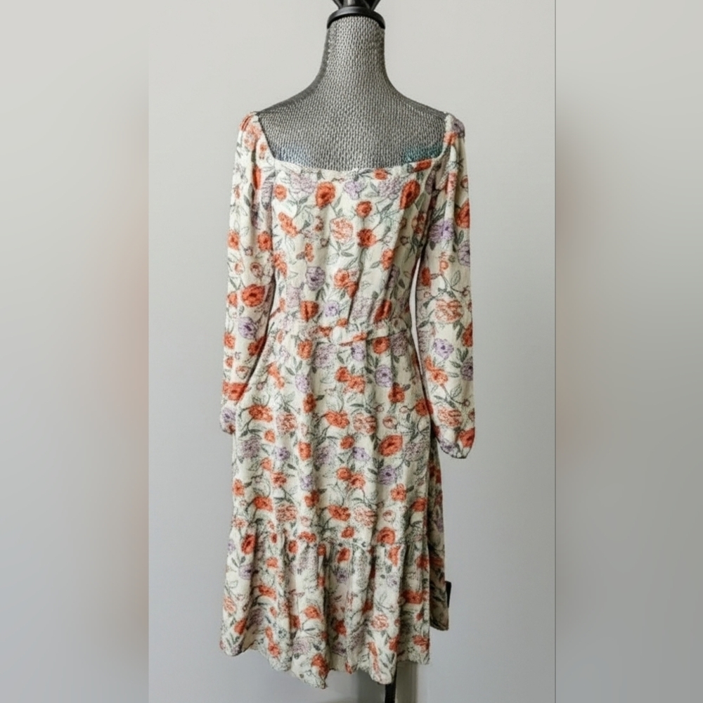 Elegant Floral Long Sleeve Dress - Picture 2 of 3